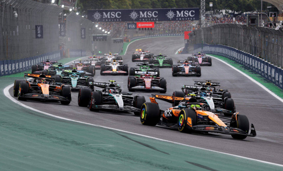 开云APP-哈斯车队翻盘雷诺车队，皮亚斯特里高光表现